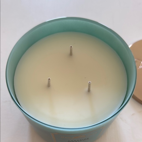 White Barn Lakeside Morning Candle - Picture 4 of 4